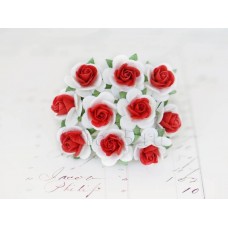 Розы 2 см, красные с белым (10 шт)